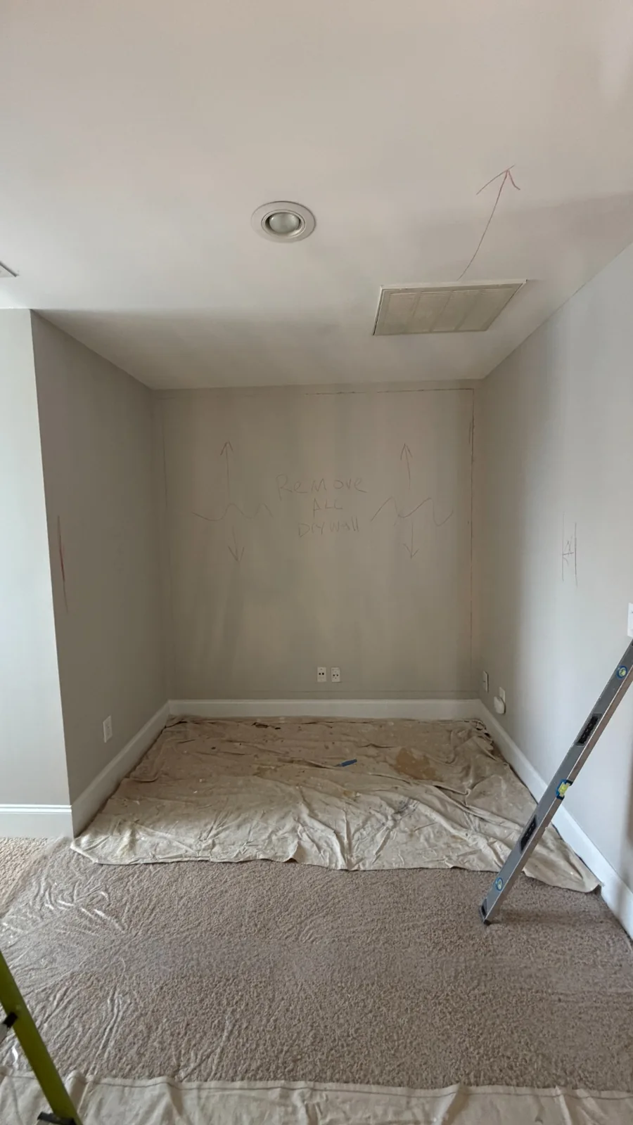 Empty wall niche before the laundry conversion